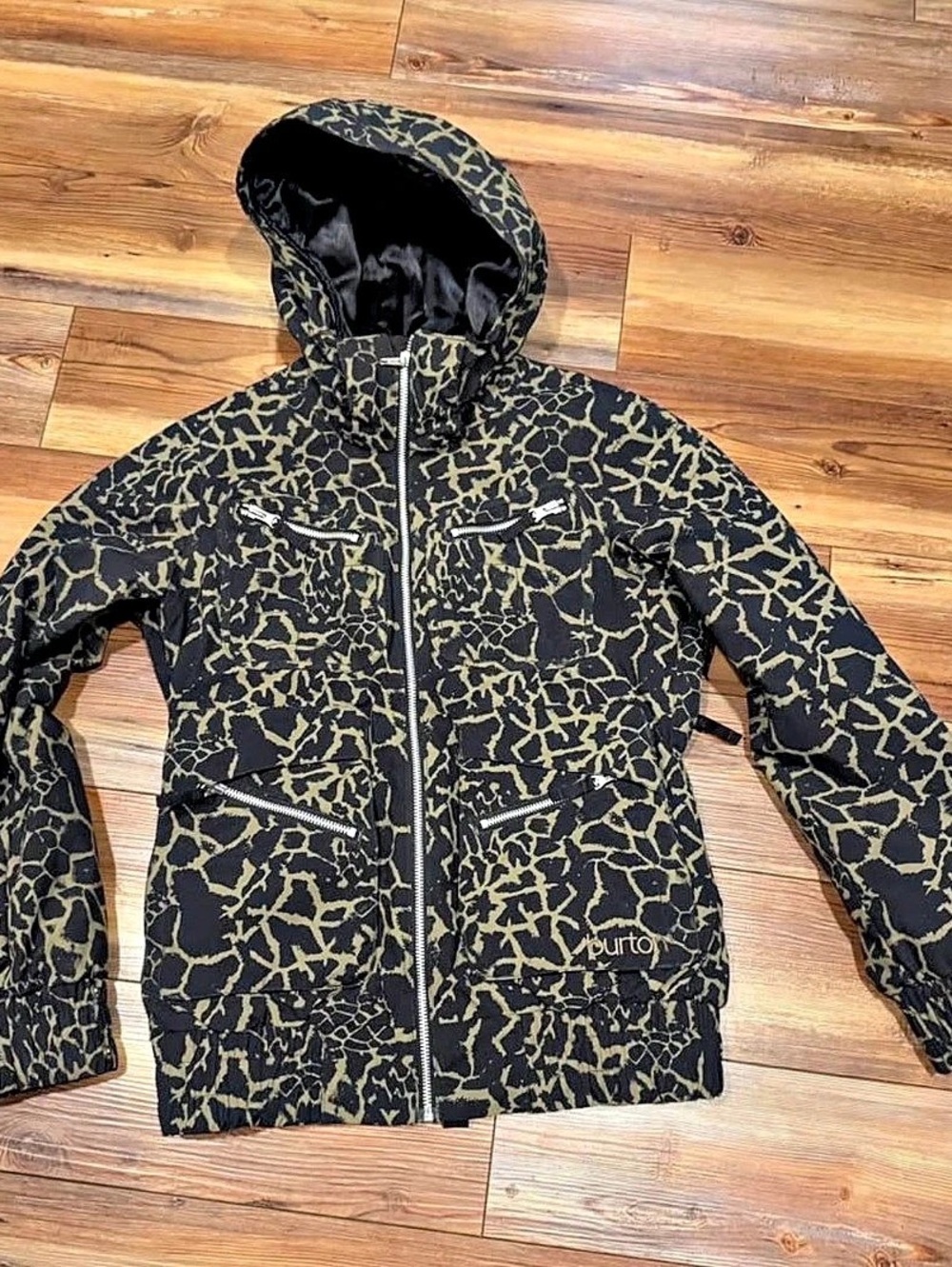 Burton Animal Print DryRide Snowboard Jacket Size Medium